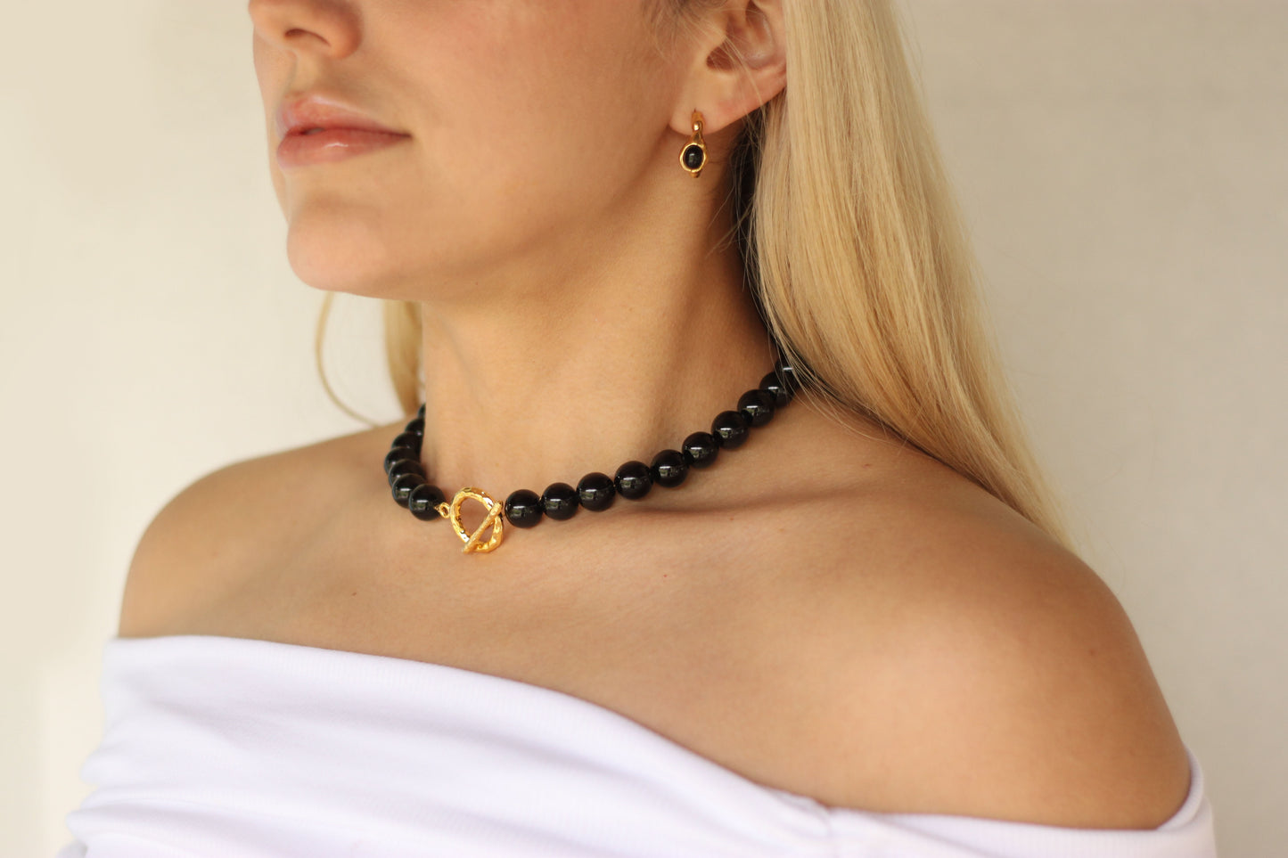 ONYX GOLD NECKLACE